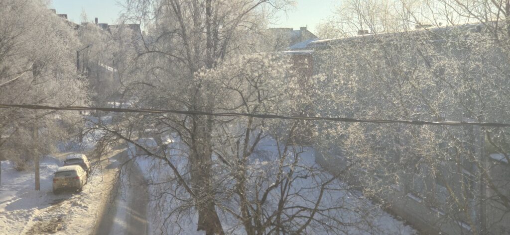 Kristaliline talve hommik